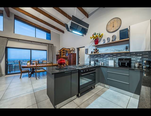 5 BEDROOM HOUSE FOR SALE IN ISLAND VIEW